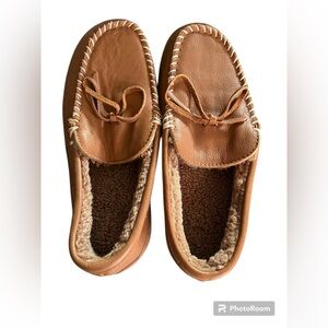 Moccasin Packard, Foam treads slippers, size 7M, leather tops, Sherpa lining.